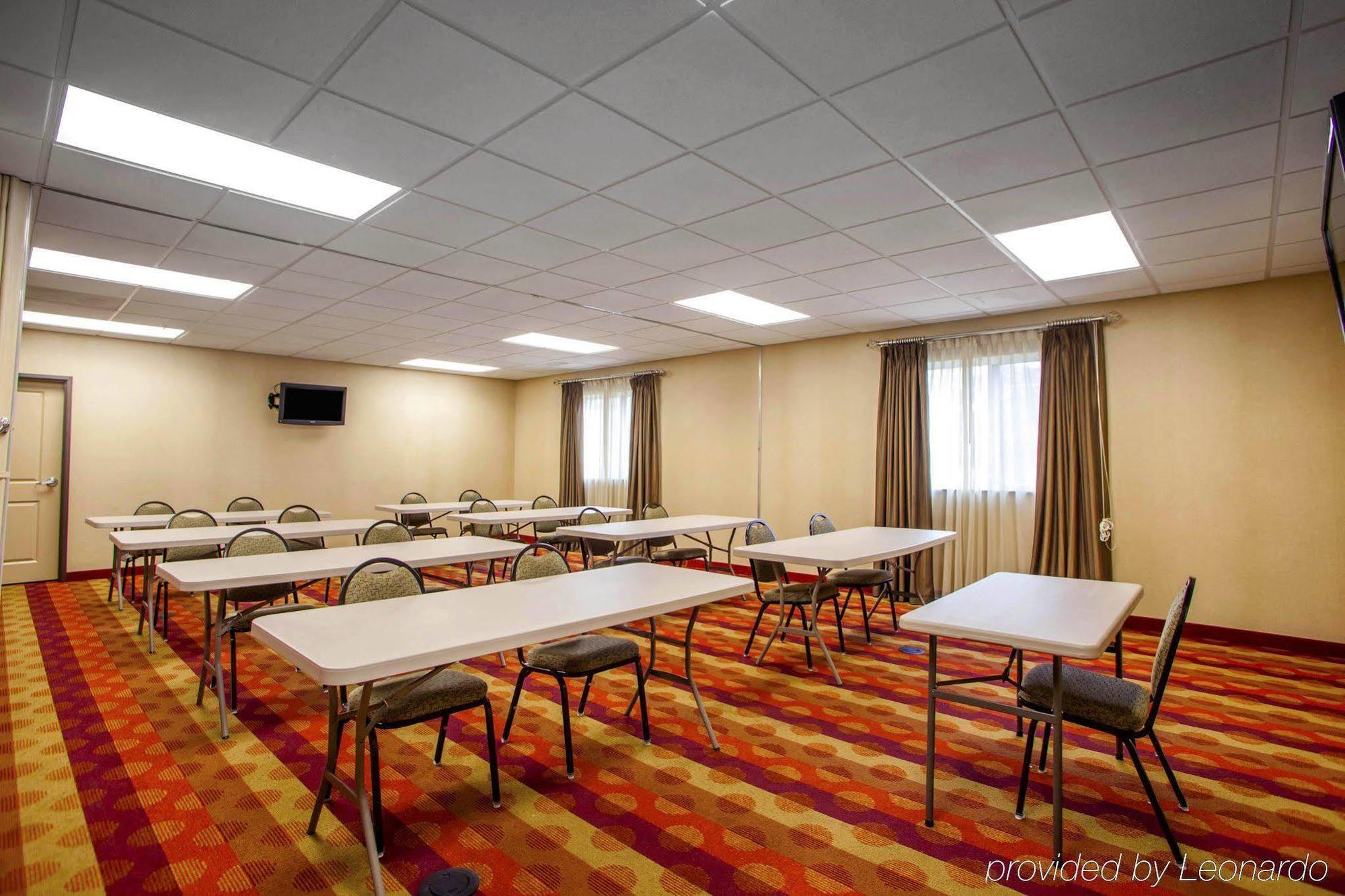 Suburban Studios Cedar Falls Zewnętrze zdjęcie